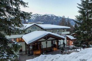 المنشأة من الخارج