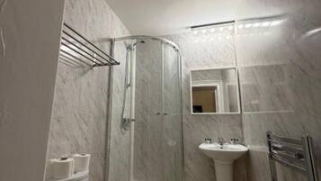 One Bed Room Apartment (4 Guest) | Bathroom | Shower, free toiletries, towels, soap