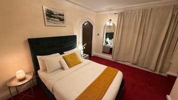 Minibar, iron/ironing board, bed sheets