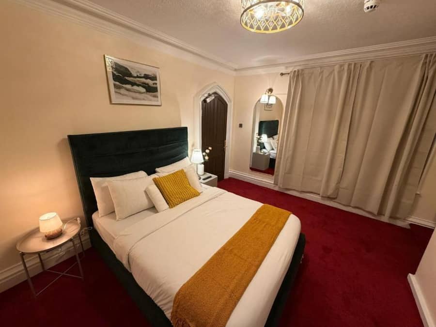 Minibar, iron/ironing board, bed sheets