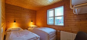 Desk, laptop workspace, blackout curtains, free cots/infant beds - Akureyri Cottages (Akureyri)