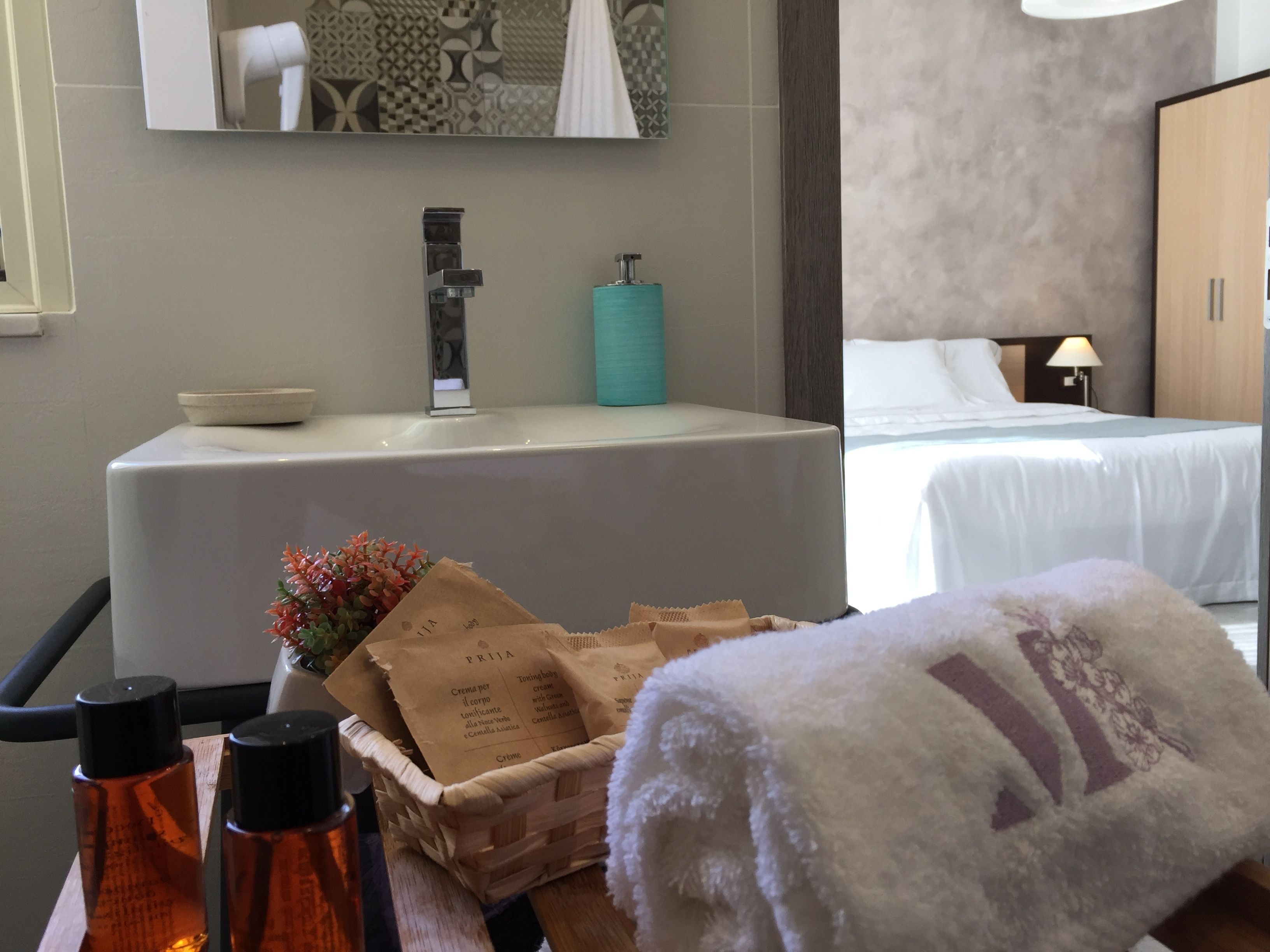 Chambre Triple, vue piscine | Salle de bain