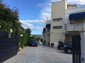 Ubetjent parkering (inkludert)