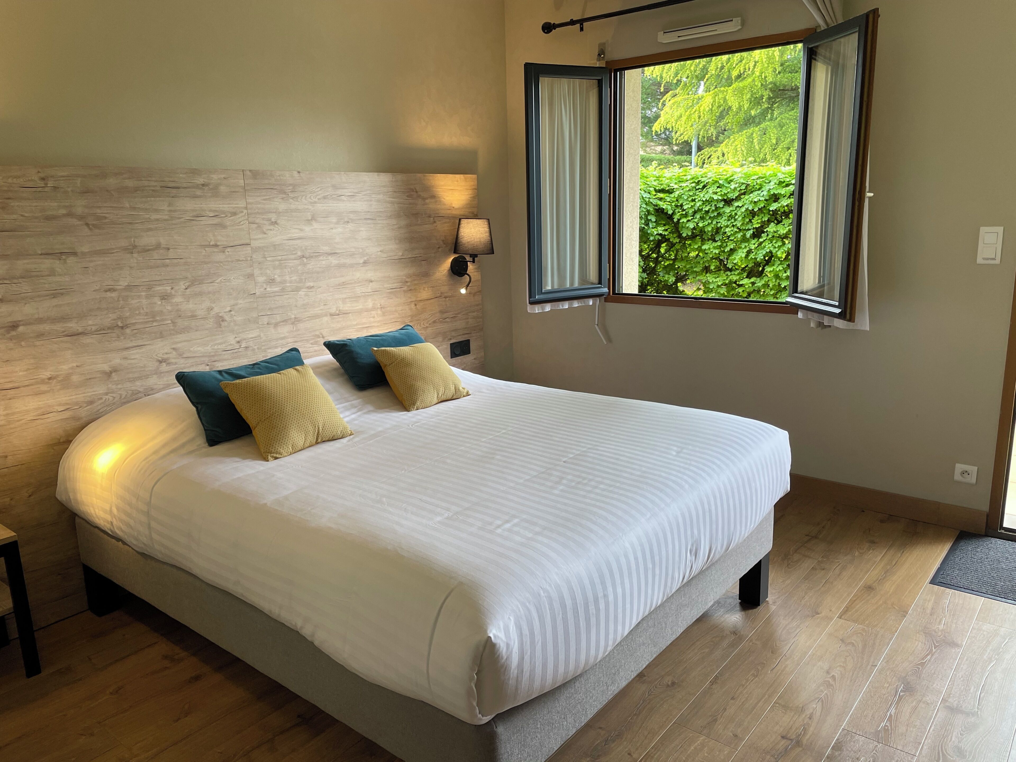 Foto - Hôtel Le Mas del Pechs - Chambres avec terrasse