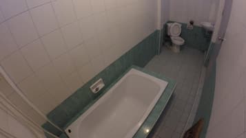 Shower, free toiletries, towels