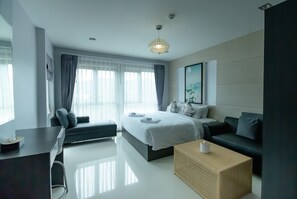 Family Suite | Peti besi dalam bilik, meja, langsir/tirai gelap terus, Wi-fi percuma 