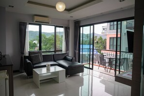 Deluxe Suite | Peti besi dalam bilik, meja, langsir/tirai gelap terus, Wi-fi percuma 