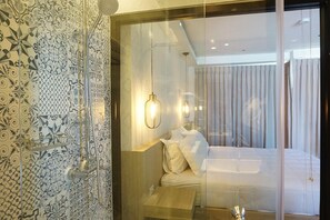 Standard Double Room | 書桌、遮光布/窗簾、免費無線上網
