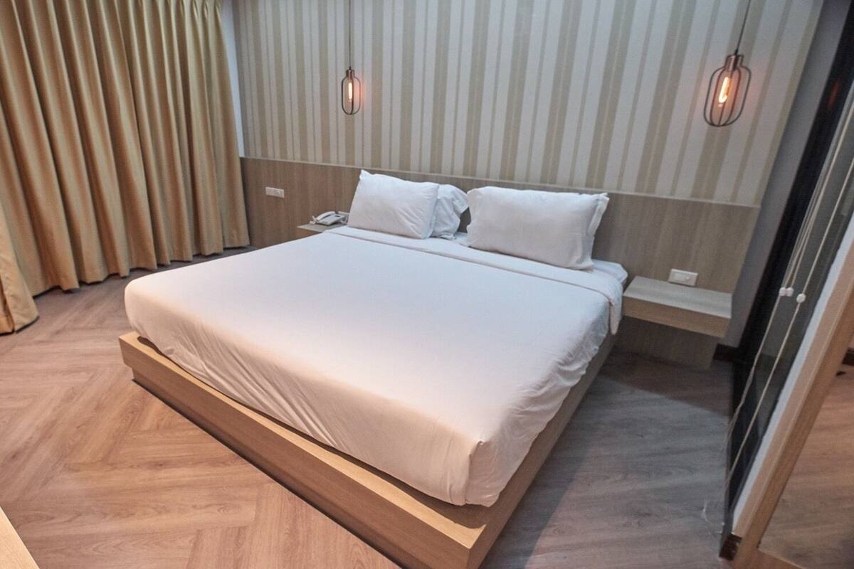 Standard Double Room | Desk, blackout drapes, WiFi (free)