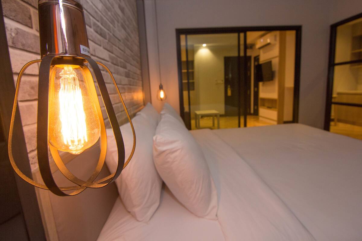 Deluxe Double Room | Desk, blackout drapes, WiFi (free)