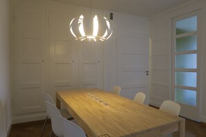 Lägenhet Comfort - 2 sovrum - kök (201) (plus cleaning fee of 90 CHF) | Matservice på rummet