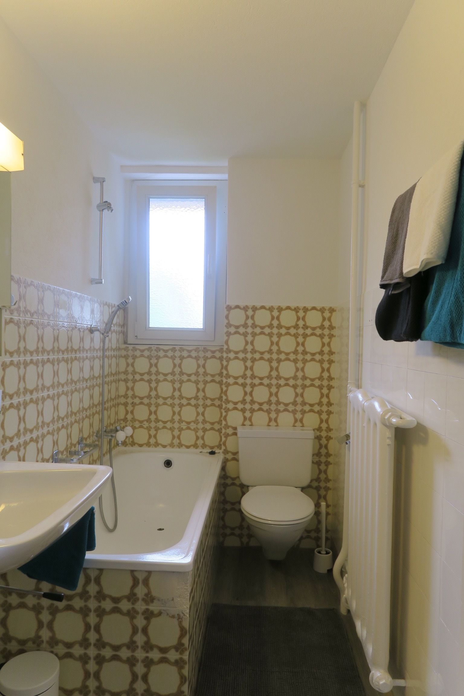 A bathroom with a bathtub, toilet, and sink.