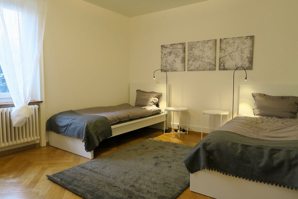 1 Schlafzimmer, Schreibtisch, Bügeleisen/Bügelbrett, Babybetten