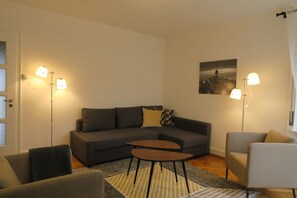 Comfort-Apartment, 2 Schlafzimmer, Küche (201) (plus cleaning fee of 90 CHF) | Wohnbereich