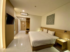 Deluxe Double or Twin Room | In-room safe, blackout drapes, iron/ironing board, free WiFi