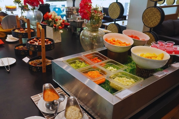 Se sirven desayunos, almuerzos y cenas; cocina internacional