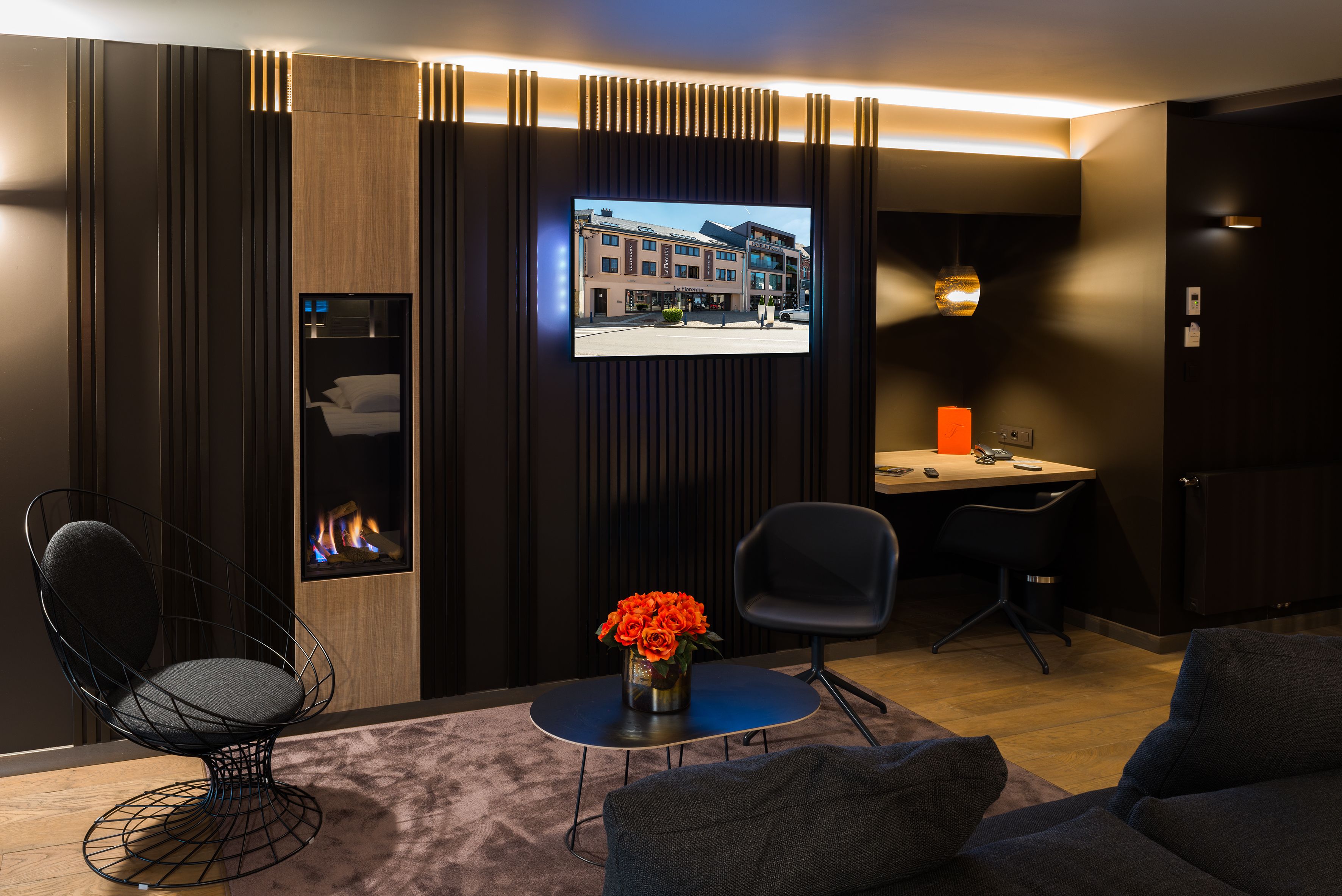 deluxe suite | premium bedding, pillow-top beds, minibar, in-room safe