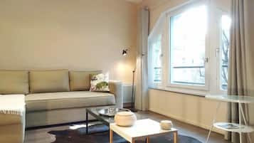 Suite | Desk, blackout drapes, soundproofing, free cribs/infant beds
