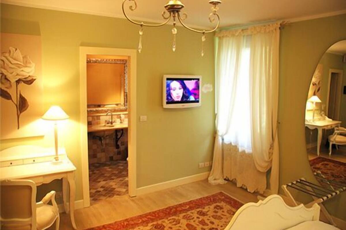 Minibar, in-room safe, desk, soundproofing