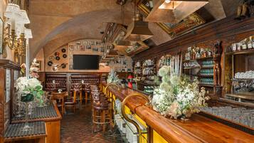 Cocktail bar