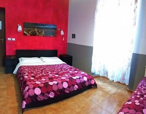 基础三人房 | 客房内保险箱、特色装修、特色家居、遮光窗帘