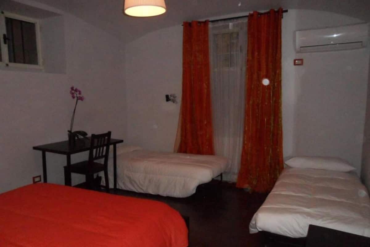 Dormitorio condiviso Basic | Una cassaforte in camera, con stile personalizzato