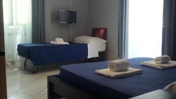 Basic Triple Room | In-room safe, individually decorated, individually furnished