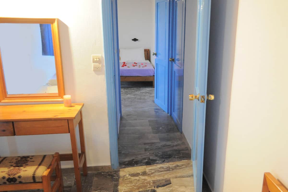 Family Room, 1 Bedroom | Iron/ironing board, free cribs/infant beds, free WiFi