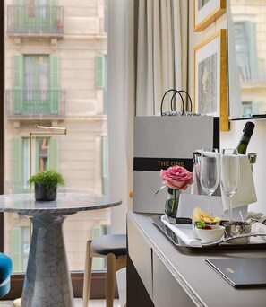 Premium bedding, minibar, in-room safe, desk