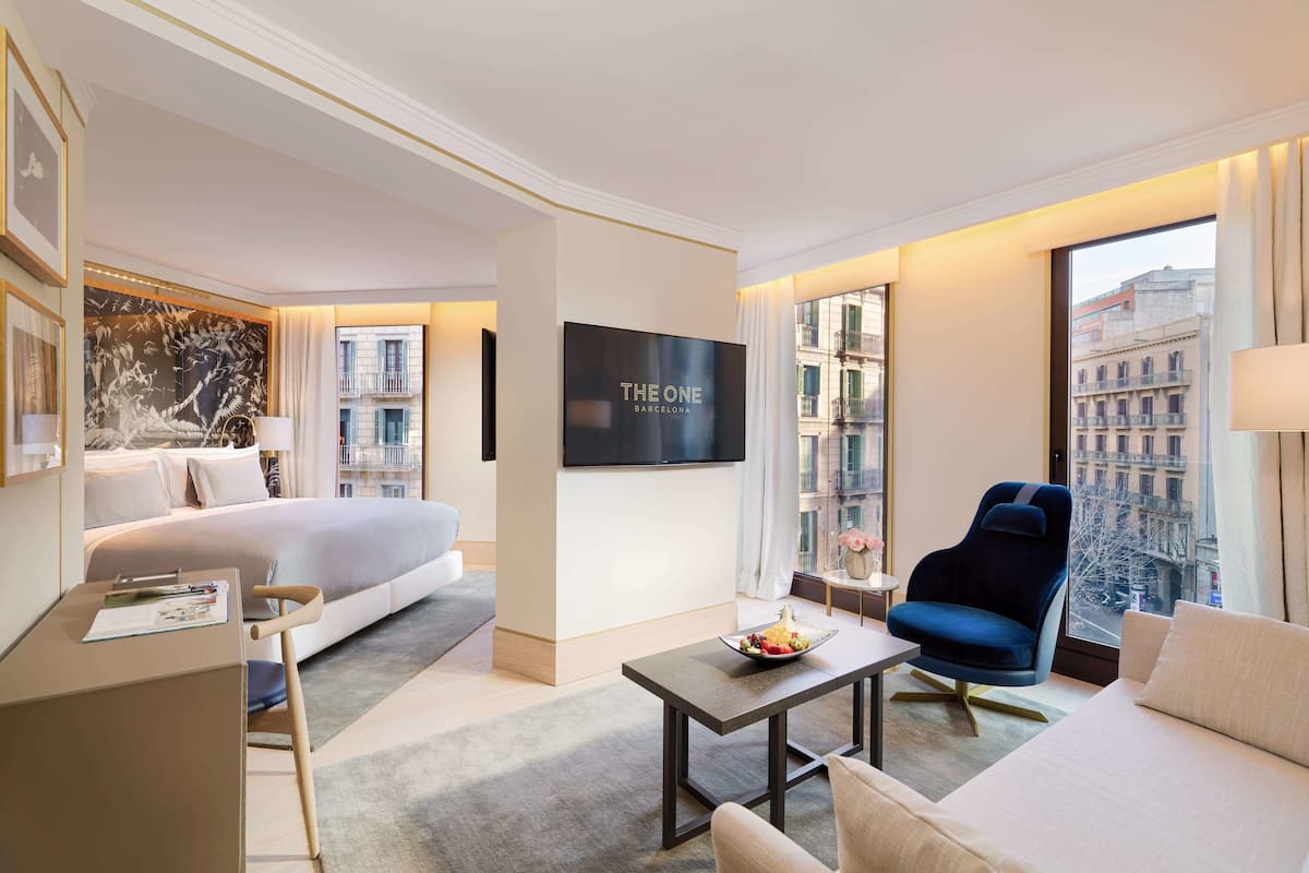 1 bedroom, premium bedding, minibar, in-room safe