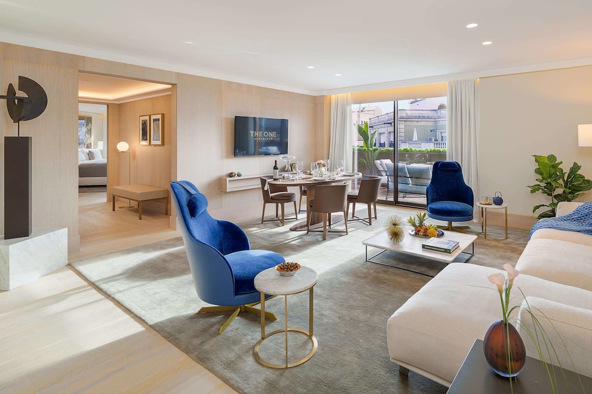Penthouse Suite | Premium bedding, minibar, in-room safe, desk