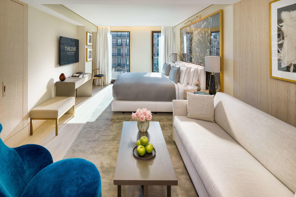 1 bedroom, premium bedding, minibar, in-room safe