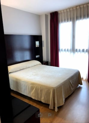 Chambre simple | Coffre-fort, bureau, rideaux d’obscurcissement, système d’insonorisation