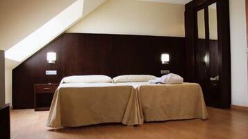 Coffres-forts dans les chambres, bureau, rideaux occultants