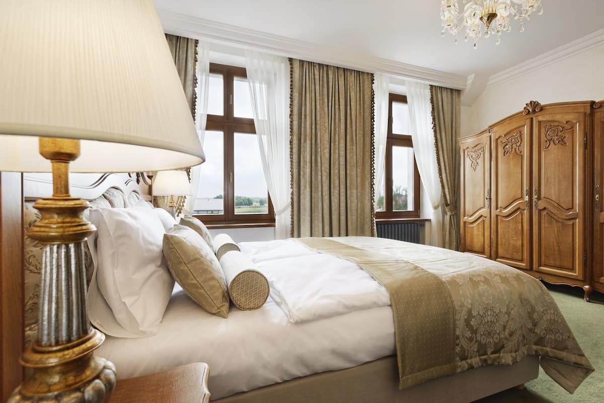 standard double room (palac) | 1 bedroom, minibar, in-room safe, desk