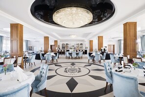 Lunch and dinner served - Pałac Mortęgi Hotel Spa (Lubawa)