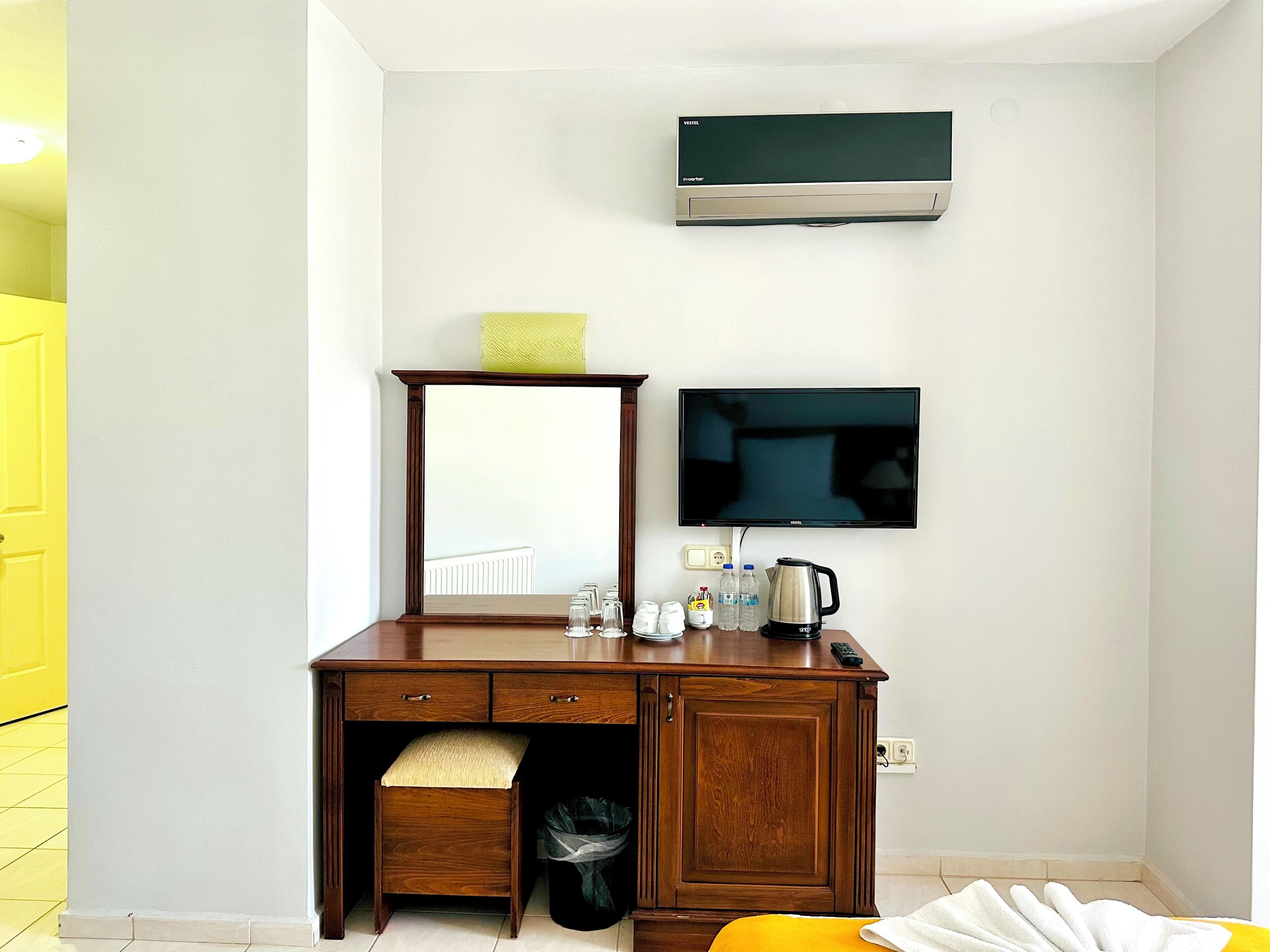 family suite, 2 bedrooms | 1 bedroom, minibar, in-room safe, desk