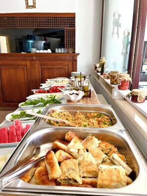 Free daily buffet breakfast 