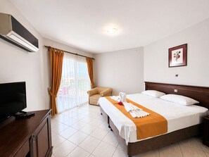 Minibar, in-room safe, desk, iron/ironing board - Villa Anfora Otel (Datça)