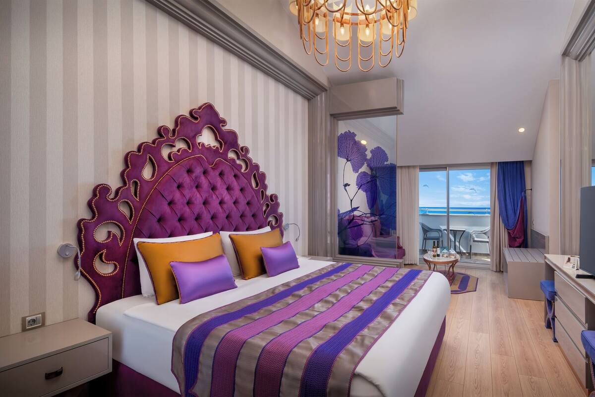 Room, Partial Sea View (Be Romantic) | Minibar, in-room safe, desk, soundproofing