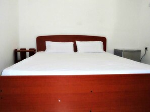 Minibar, blackout drapes, free WiFi