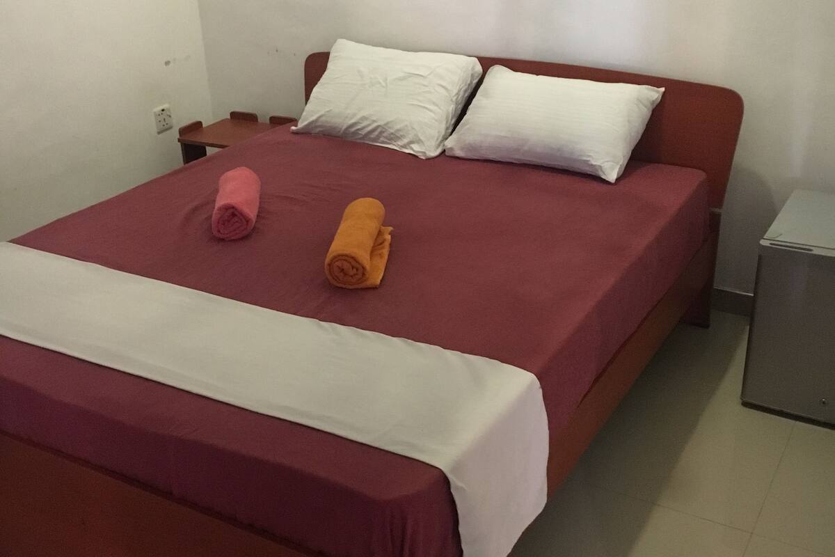 Minibar, blackout drapes, free WiFi