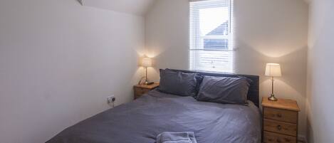 1 chambre, chambres insonorisées, fer et planche à repasser