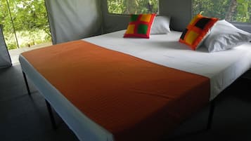 Luxe tent, 1 slaapkamer, niet-roken, uitzicht op rivier | Gratis wifi, beddengoed