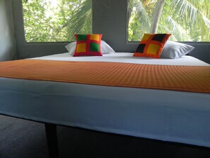 Free WiFi, bed sheets - Makulu Safari Camping (Sevanagala)