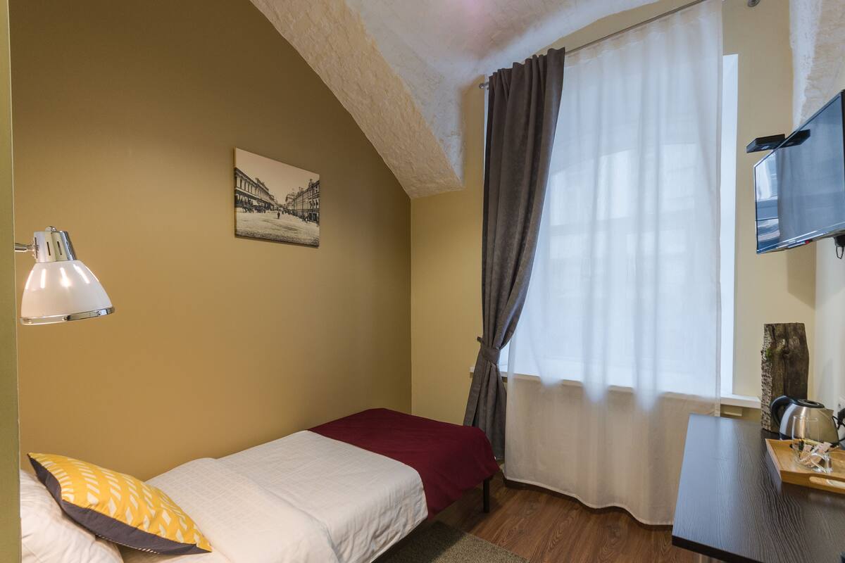 Standard Single Room, 1 Katil Bujang (Single) | Peralatan tempat tidur premium, peti besi dalam bilik, meja