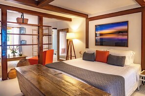 King Suite with Sea View and Private Pool | Premium bedding, minibar, in-room safe, individually decorated