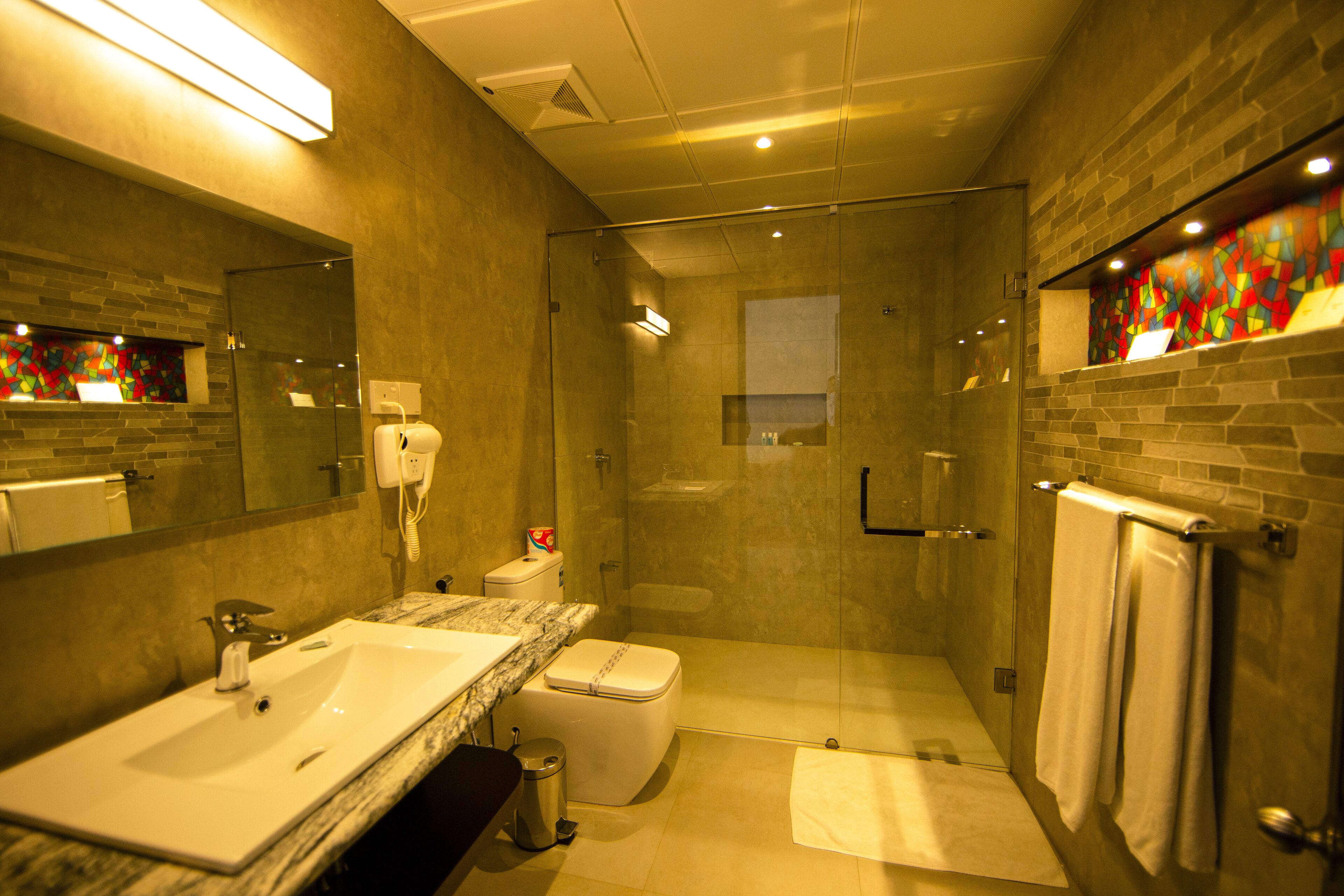 family suite, mountain view | bathroom | shower, free toiletries, bathrobes, slippers