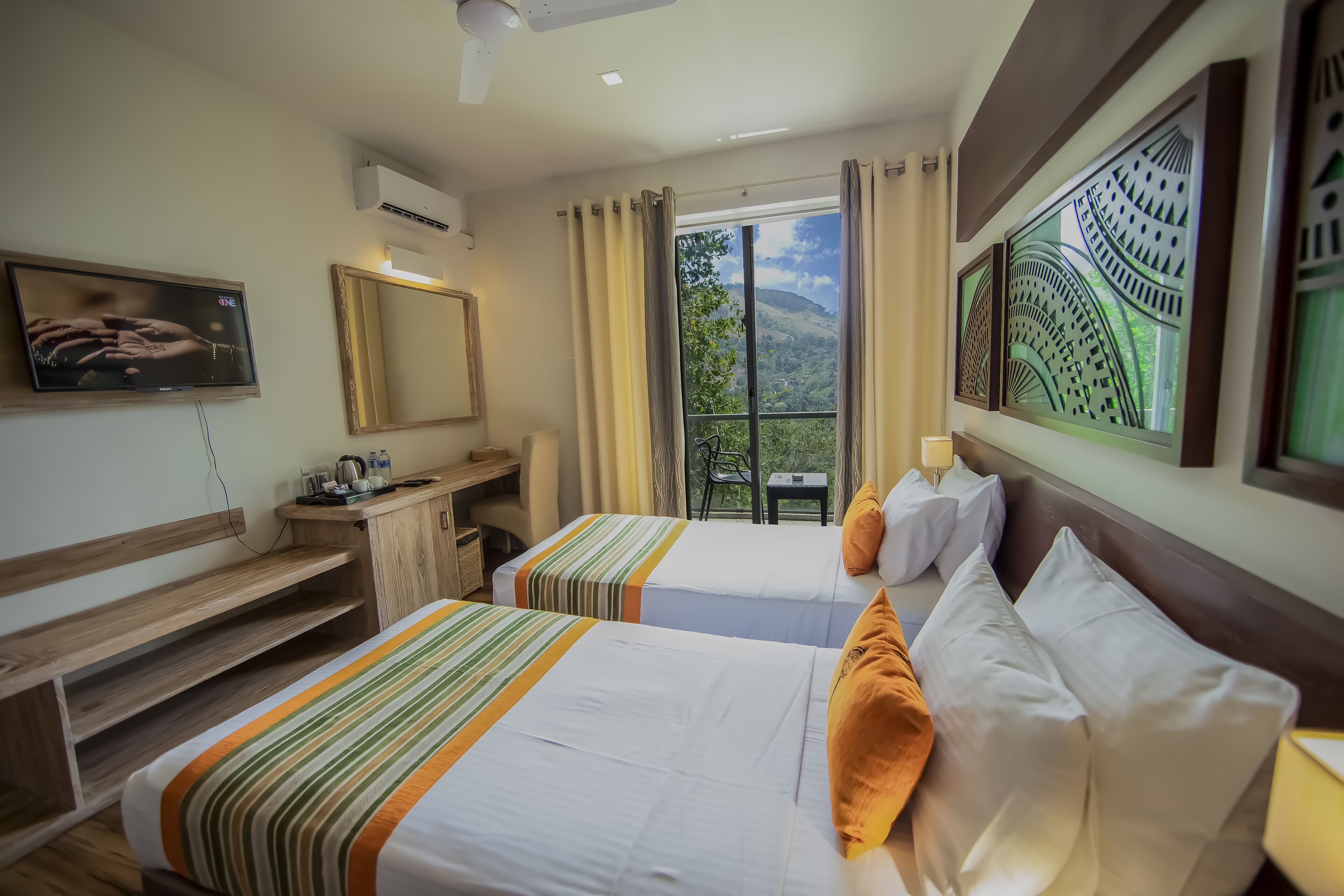 deluxe double or twin room, mountain view | 1 bedroom, premium bedding, minibar, in-room safe