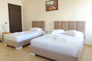 In-room safe, free WiFi, bed sheets - Hotel Rixhi (Sarandë)